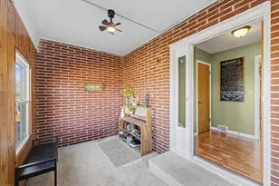 913 E 1st St, Gibson City, IL 60936 - Photo 6