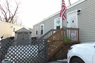 773 Maple Ln, Justice, IL 60458 - Photo 1