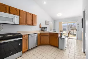 2331 Handley Ln, Aurora, IL 60502 - Photo 8