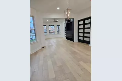 5402 N Mobile Avenue, Chicago, IL 60630 - Photo 6