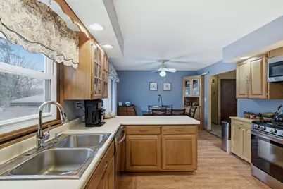 136 McKinstry Drive, Elgin, IL 60123 - Photo 6