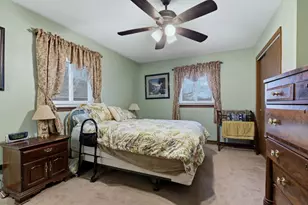 136 McKinstry Dr, Elgin, IL 60123 - Photo 8