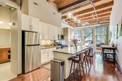 1733 W Irving Park Road #215, Chicago, IL 60613 - Photo 6