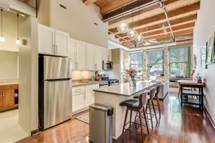 1733 W Irving Park Rd, Chicago, IL 60613 - Photo 6