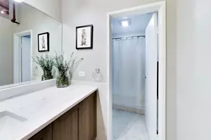 1733 W Irving Park Rd, Chicago, IL 60613 - Photo 16