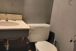 17W747 Standish Ln, Villa Park, IL 60181 - Photo 4