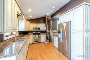 705 S Dymond Rd, Libertyville, IL 60048 - Photo 6