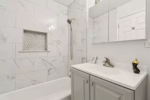 8828 N Leslie Ln, Des Plaines, IL 60016 - Photo 16