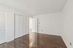 8828 N Leslie Ln, Des Plaines, IL 60016 - Photo 12