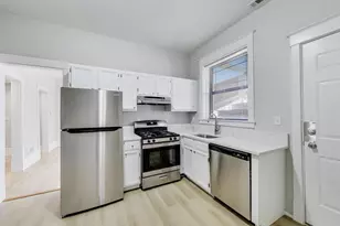 2114 W Byron St, Chicago, IL 60618 - Photo 14