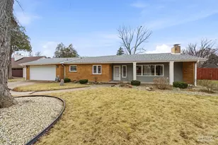 925 Lindenwood Dr, Aurora, IL 60506 - Photo 1