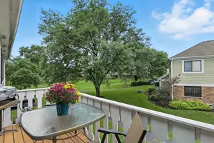 550 Greystone Ln, Wheeling, IL 60090 - Photo 14