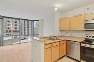 222 N Columbus Dr, Chicago, IL 60601 - Photo 2