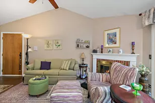 26 Waterbury Ln, Schaumburg, IL 60193 - Photo 4