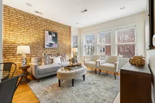 3335 W Byron St, Chicago, IL 60618 - Photo 2