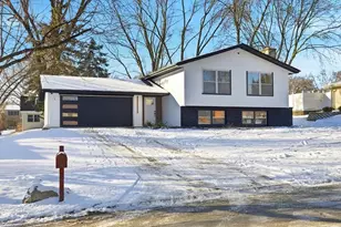 48 Starling Ln, Naperville, IL 60565 - Photo 1