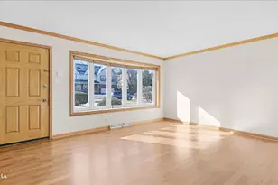 7132 W 84th Pl, Burbank, IL 60459 - Photo 2