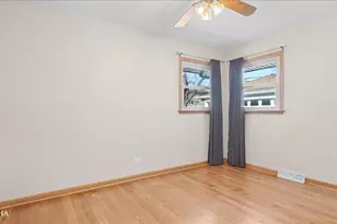 7132 W 84th Pl, Burbank, IL 60459 - Photo 16