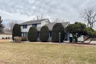 1926 Valencia Dr, Rockford, IL 61108 - Photo 2