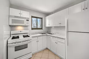 575 Fairway View Dr, Wheeling, IL 60090 - Photo 4