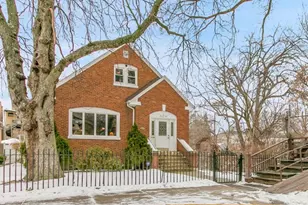 4952 N Bernard St, Chicago, IL 60625 - Photo 2