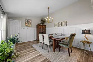 63 White Oak Cir, Saint Charles, IL 60174 - Photo 4