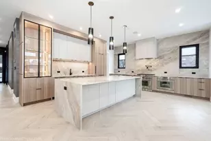 23388 N Birchwood Ln, Deerfield, IL 60015 - Photo 10