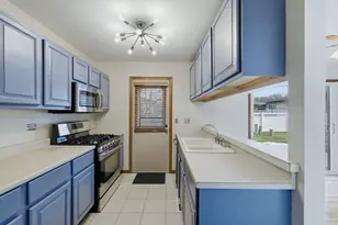 3057 Ashton Ct, Westchester, IL 60154 - Photo 6