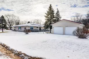 27829 Larson St, Rock Falls, IL 61071 - Photo 2