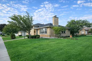 5501 Mulford St, Skokie, IL 60077 - Photo 2