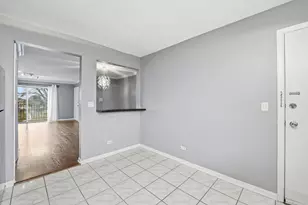 9350 Bay Colony Dr, Des Plaines, IL 60016 - Photo 12