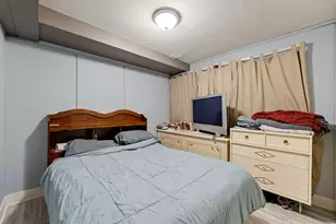 5706 N St Louis Ave, Chicago, IL 60659 - Photo 10