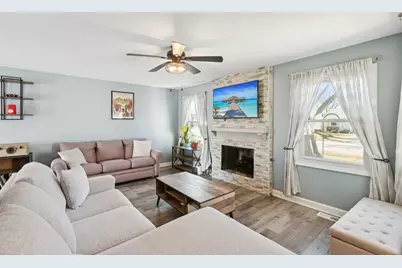 1063 Stonehedge Drive, Schaumburg, IL 60194 - Photo 2