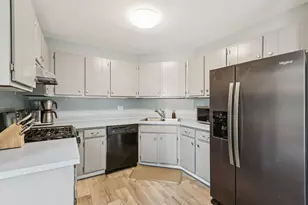 1063 Stonehedge Dr, Schaumburg, IL 60194 - Photo 6