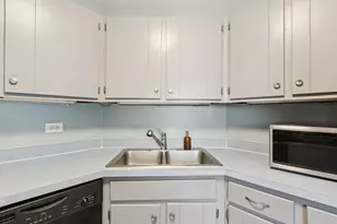 1063 Stonehedge Dr, Schaumburg, IL 60194 - Photo 14