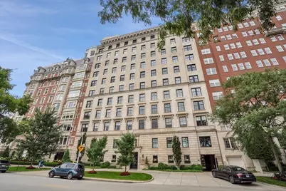 229 E Lake Shore Drive #10E, Chicago, IL 60611 - Photo 2