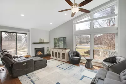 706 Waukegan Road #4, Glenview, IL 60025 - Photo 4