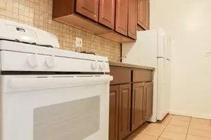 1055 W Catalpa Ave, Chicago, IL 60640 - Photo 2