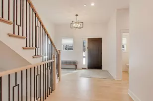 7301 Ponto Ct, Morton Grove, IL 60053 - Photo 2