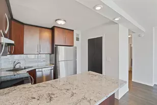 1360 N Sandburg Terrace, Chicago, IL 60610 - Photo 10