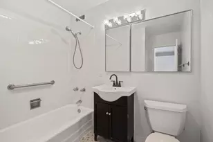 1360 N Sandburg Terrace, Chicago, IL 60610 - Photo 8