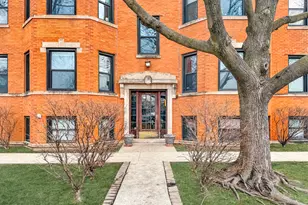 842 Wesley Ave, Oak Park, IL 60304 - Photo 2