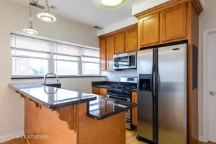 2836 N Dawson Ave, Chicago, IL 60618 - Photo 6