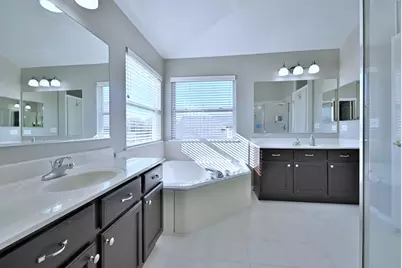 5761 Providence Drive, Hoffman Estates, IL 60192 - Photo 36