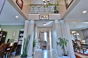 5761 Providence Dr, Hoffman Estates, IL 60192 - Photo 4