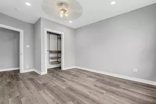 2950 W Waveland Ave, Chicago, IL 60618 - Photo 8