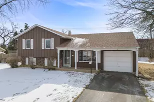 215 E Lincoln Ave, Glendale Heights, IL 60139 - Photo 2