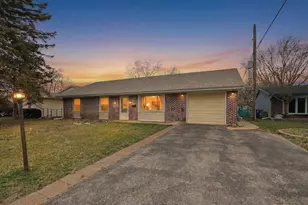 7815 Carlisle Dr, Hanover Park, IL 60133 - Photo 2