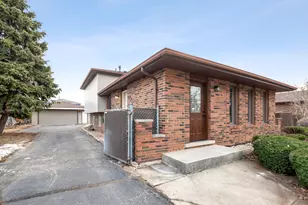 9237 S 77th Ave, Hickory Hills, IL 60457 - Photo 2