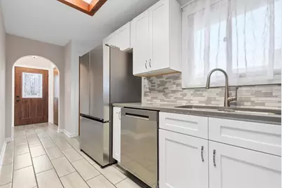 9237 S 77th Avenue, Hickory Hills, IL 60457 - Photo 6